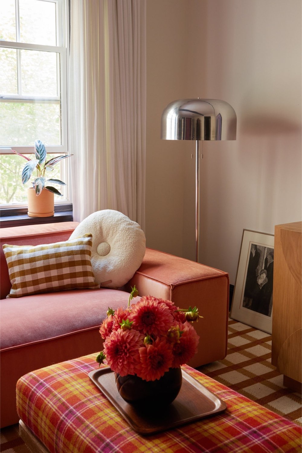 decoration appartement eclectique couleur motif angle de salon lampadaire vintage 