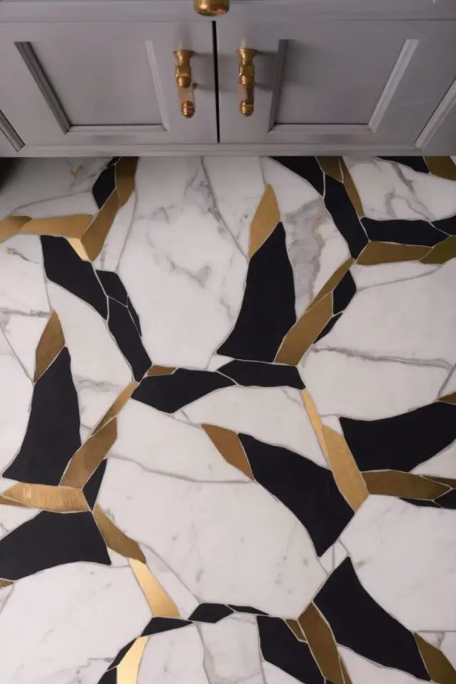 decoration marbre maison exemple revêtement de sol original et élégant