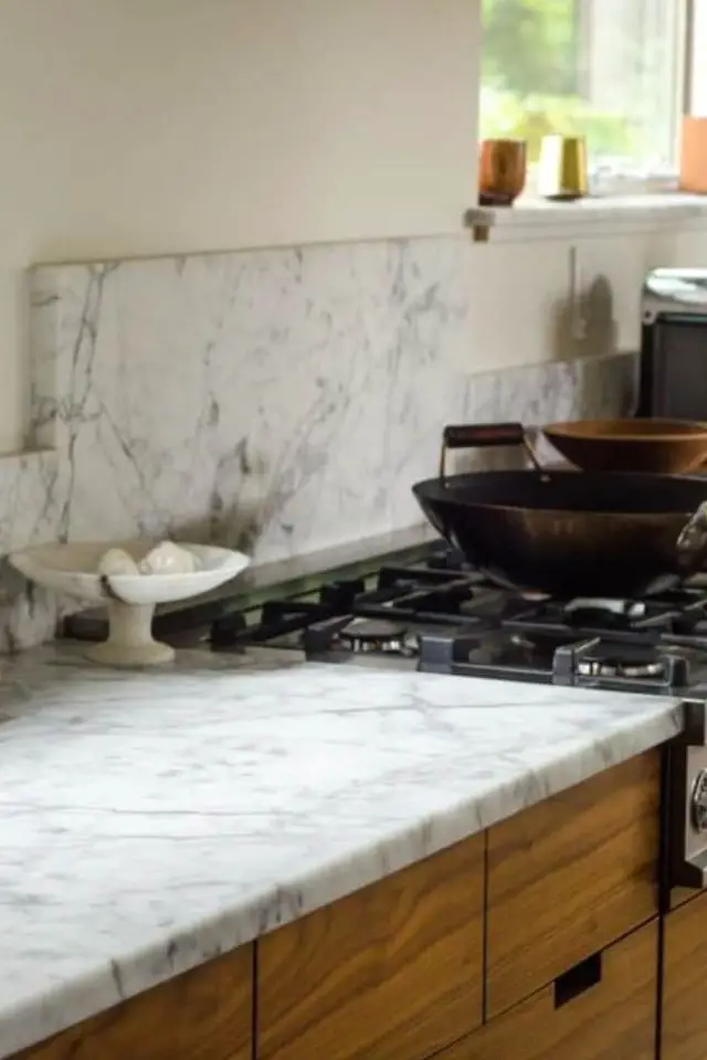 decoration marbre maison exemple crédence et plan de travail cuisine