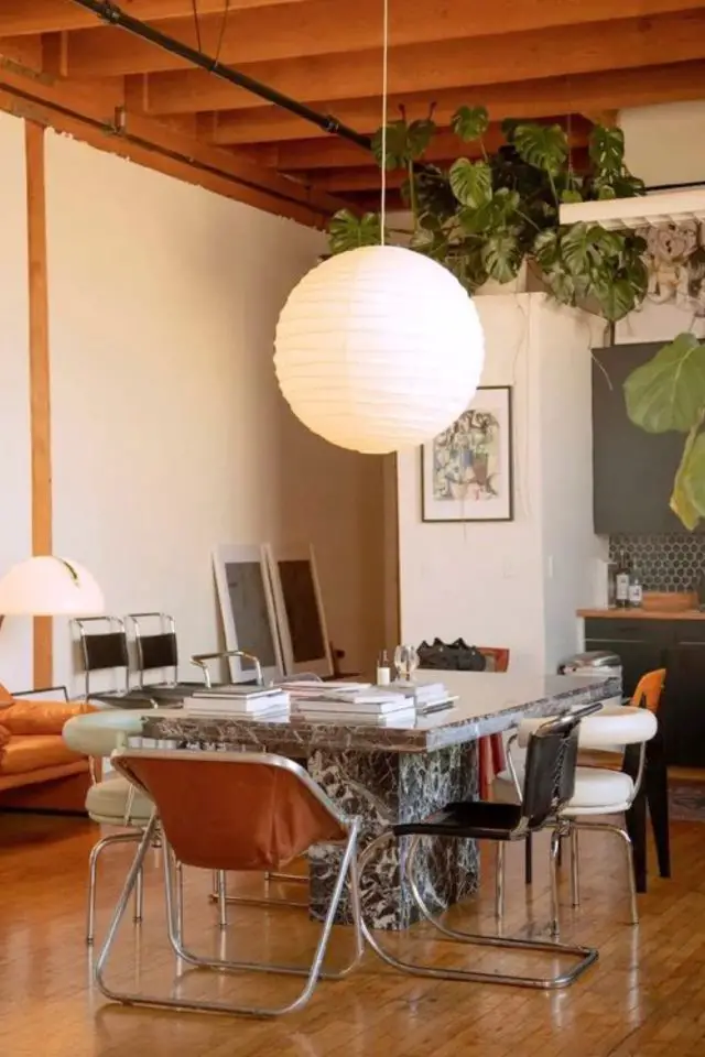 decoration marbre maison exemple table de salle à manger piètement rétro élégant