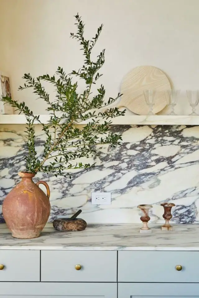 decoration marbre maison exemple crédence de cuisine blanc veinure grise