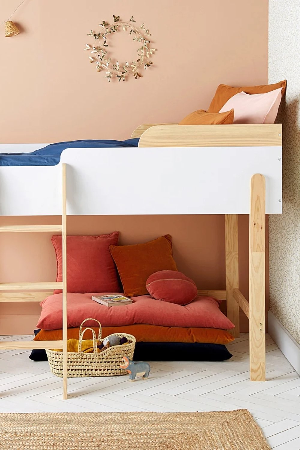 idee cadeau noel enfant chambre Lit mi-hauteur une place bois et blanc design 