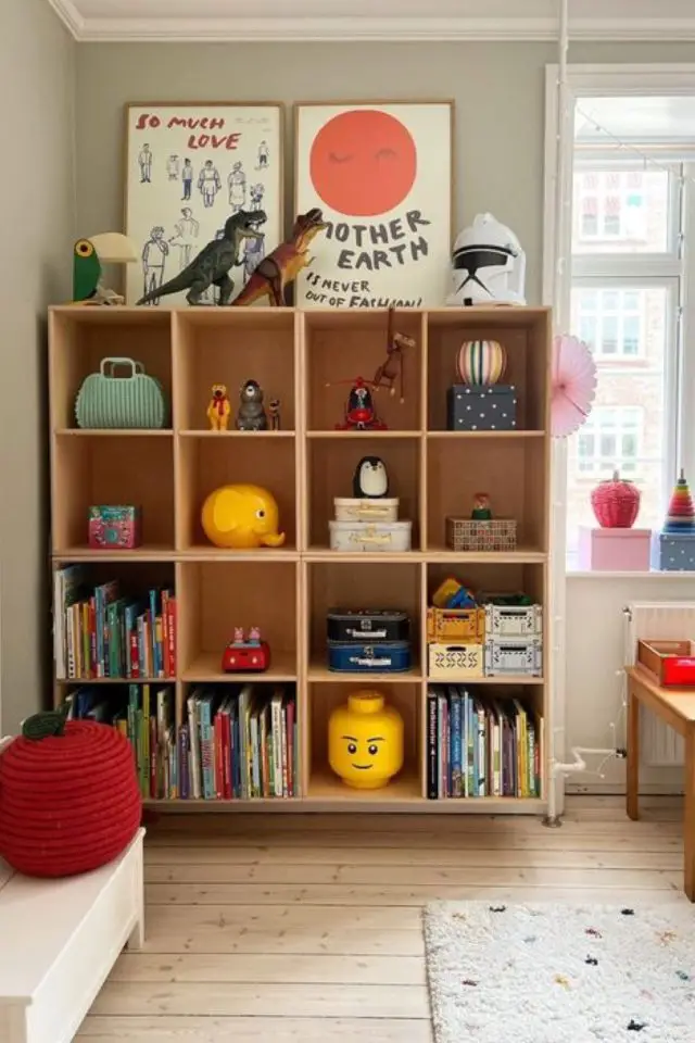 inspiration decor chambre enfant moderne étagère bibliothèque en bois rangement livres et jouets