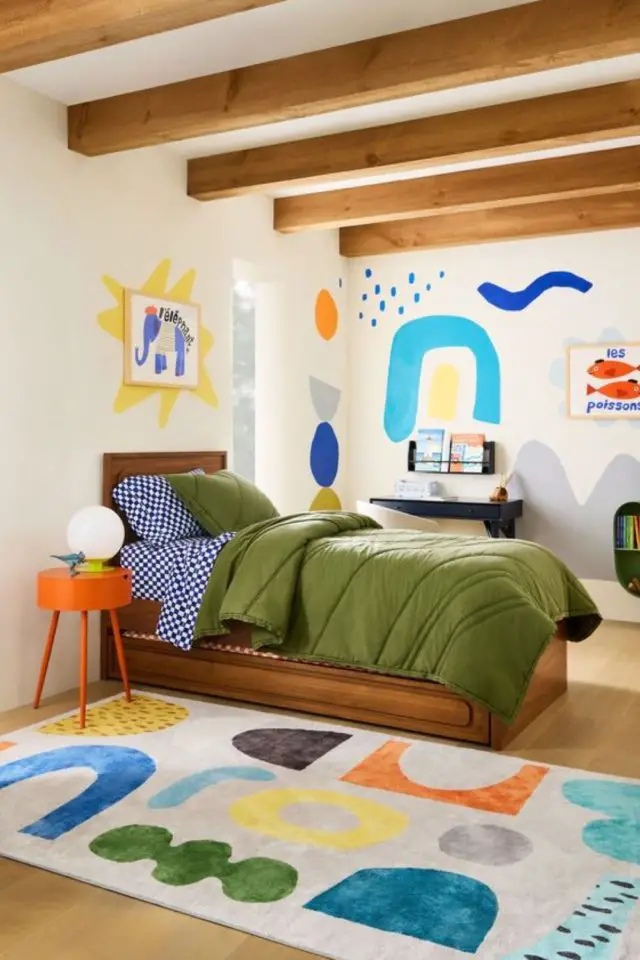 inspiration decor chambre enfant moderne peinture murale colorée ludique lit une personne