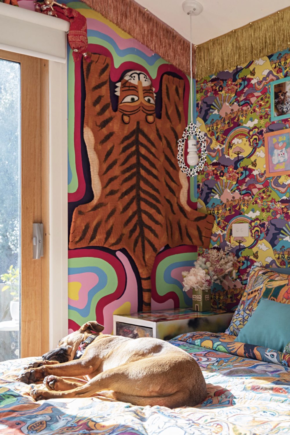 maison deco pop hyper coloree décor mural original chambre adulte