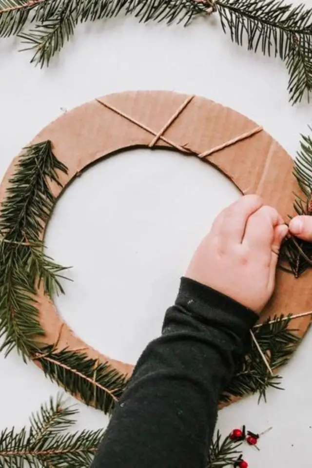 noel eco-responsable facile couronne de noël récup carton DIY à faire soi-même