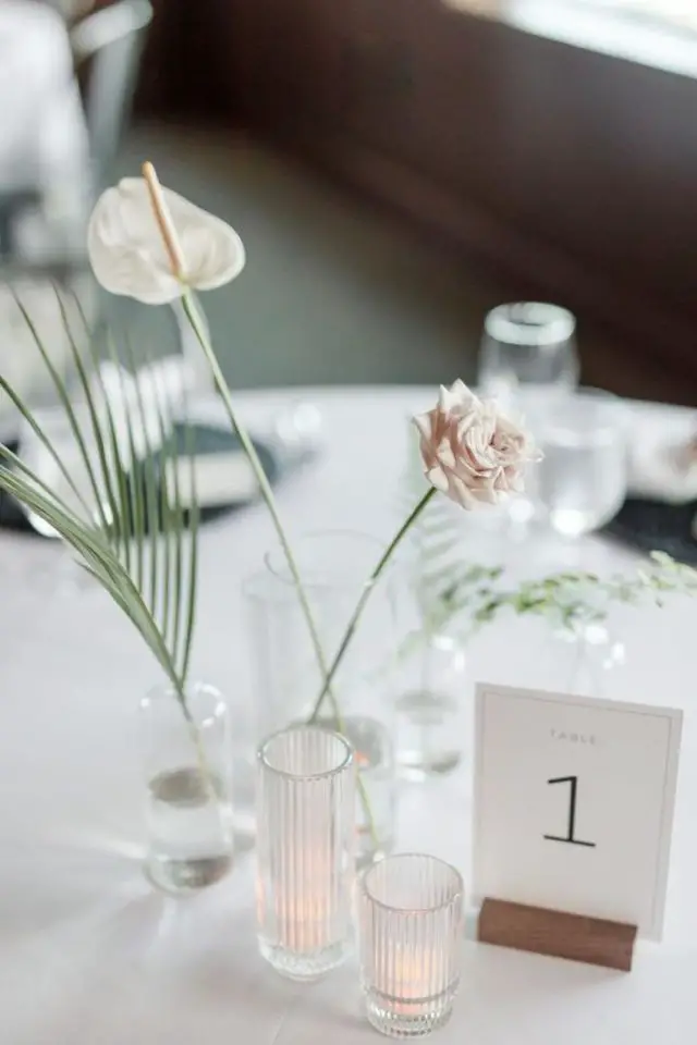 theme deco mariage minimaliste elegant numéro de table soliflore