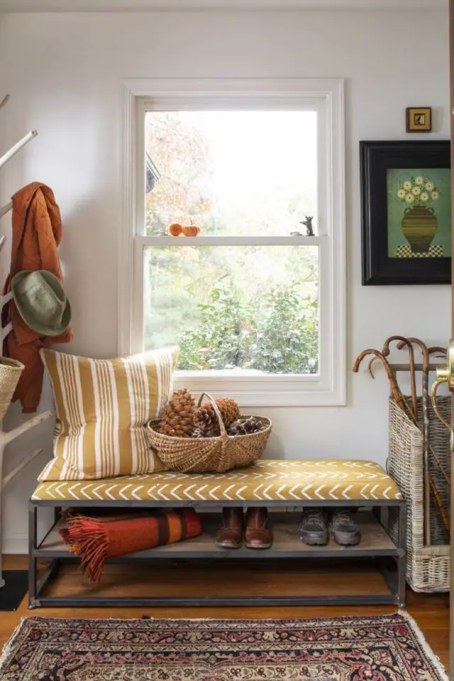 visite deco cottage charmant montagne petite banquette coussin jaune sentiment confort cosy