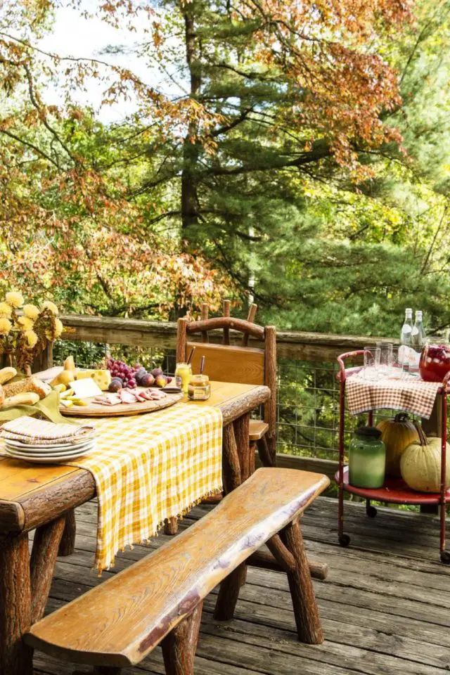 visite deco cottage charmant montagne jardin terrasse en bois table repas conviviale