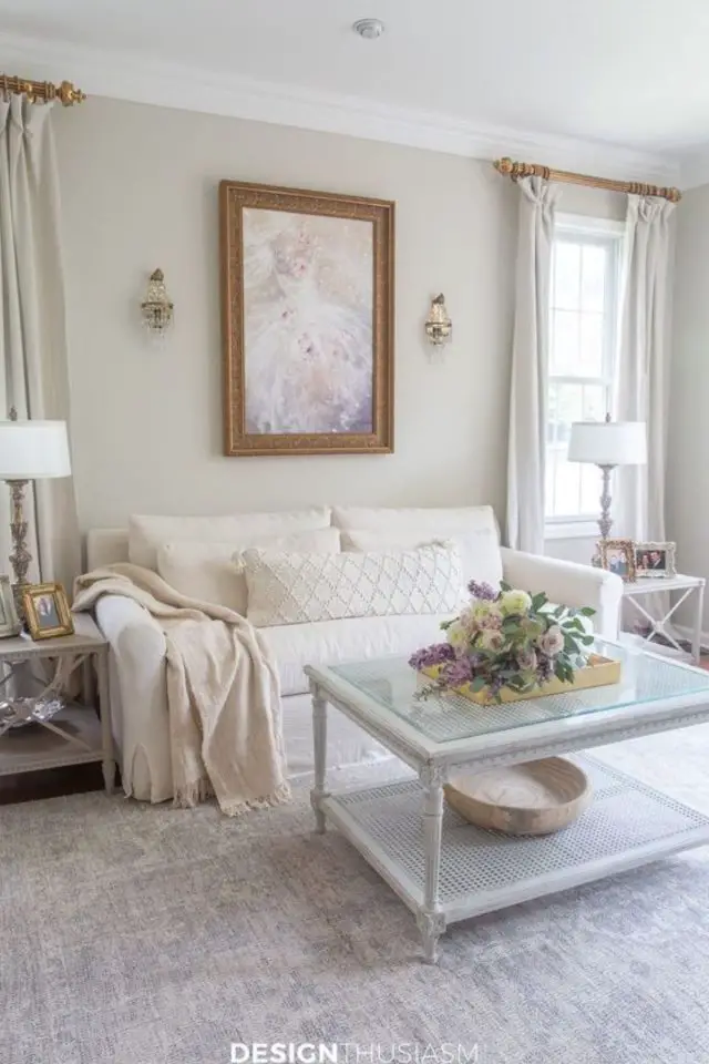 ameliorer confort salon canapé blanc 2 à 3 places coussin plaid