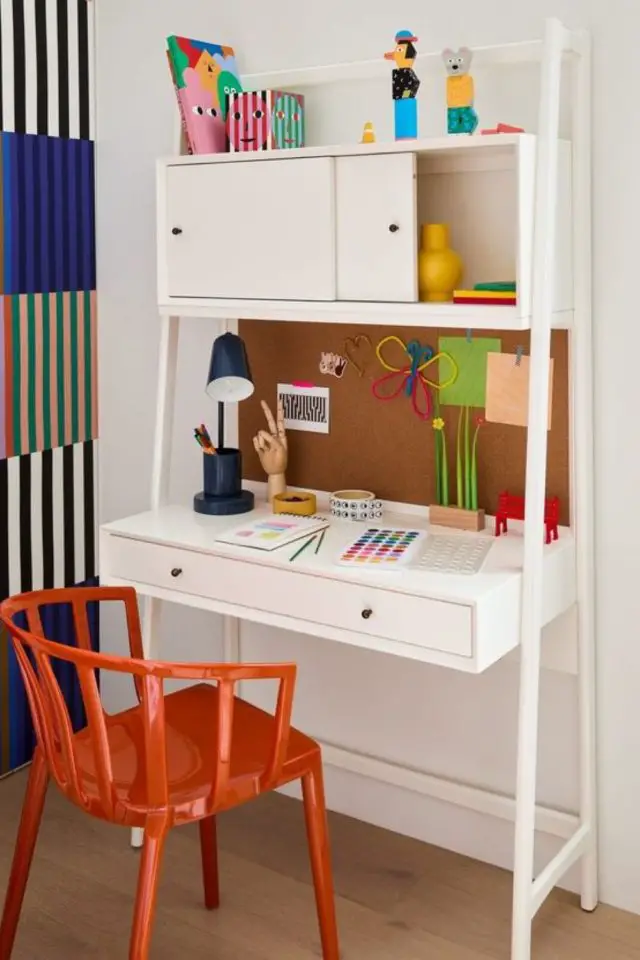 chambre enfant meuble bureau accroché au mur gain de place blanc pratique