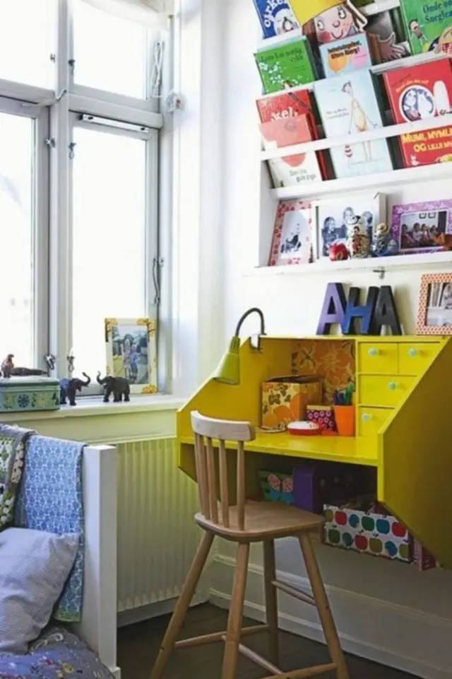 chambre enfant meuble bureau mural jaune couleur gain de place