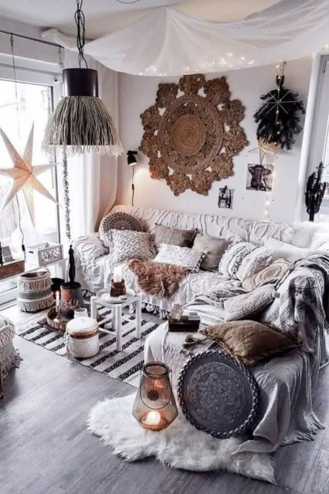 deco hygge caracteristiques salon bonème hiver accessoire maximalisme cosy coussins plaids tapis chaleureux