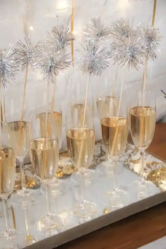 decoration nouvel an a copier coupe de champagne déco rétro argenté