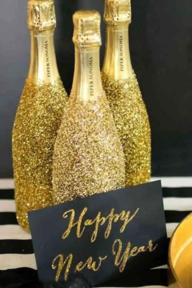 decoration nouvel an a copier DIY festif bouteille de champagne customisée avec paillette