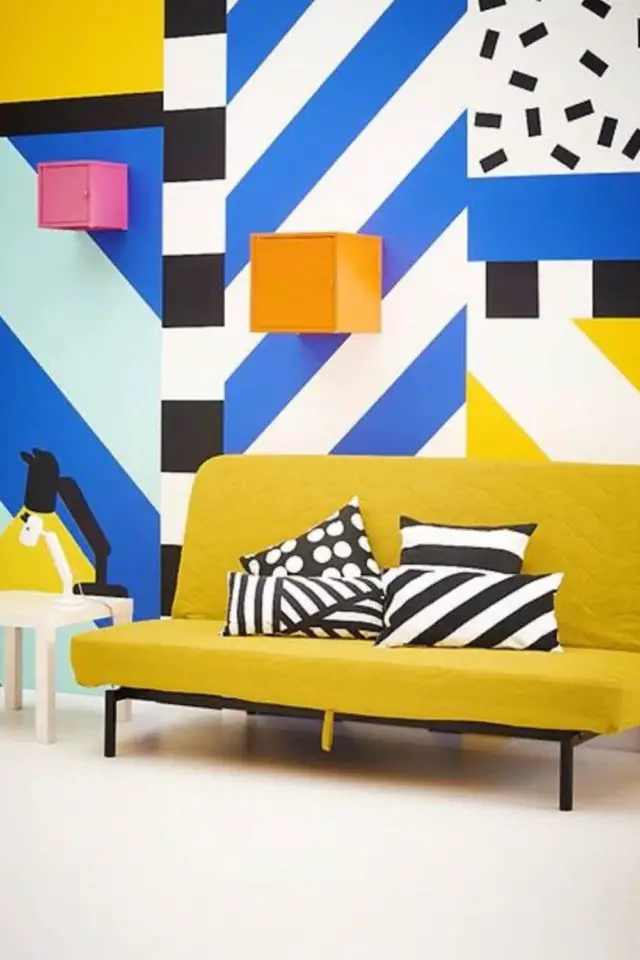 decoration style memphis exemple salon coloré et original design de mur couleur motifs rétro années 80