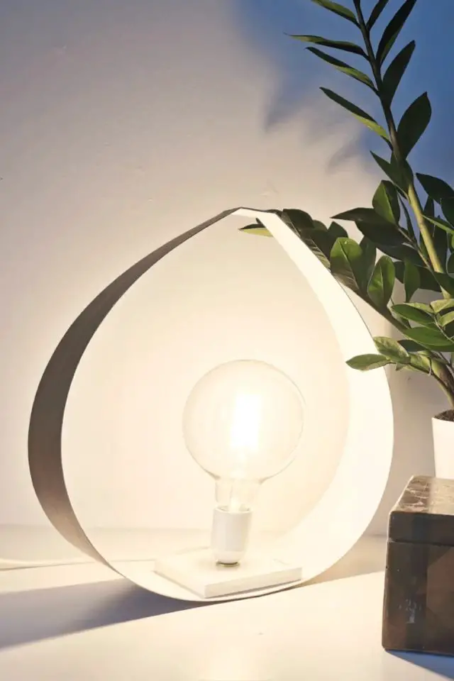 lampe a poser moderne fabrication europeenne design épuré simple et chic