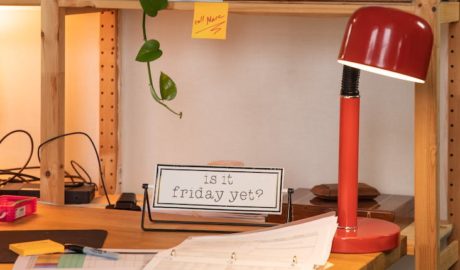 lampe luminaire touche de couleur à poser bureau petit changement déco