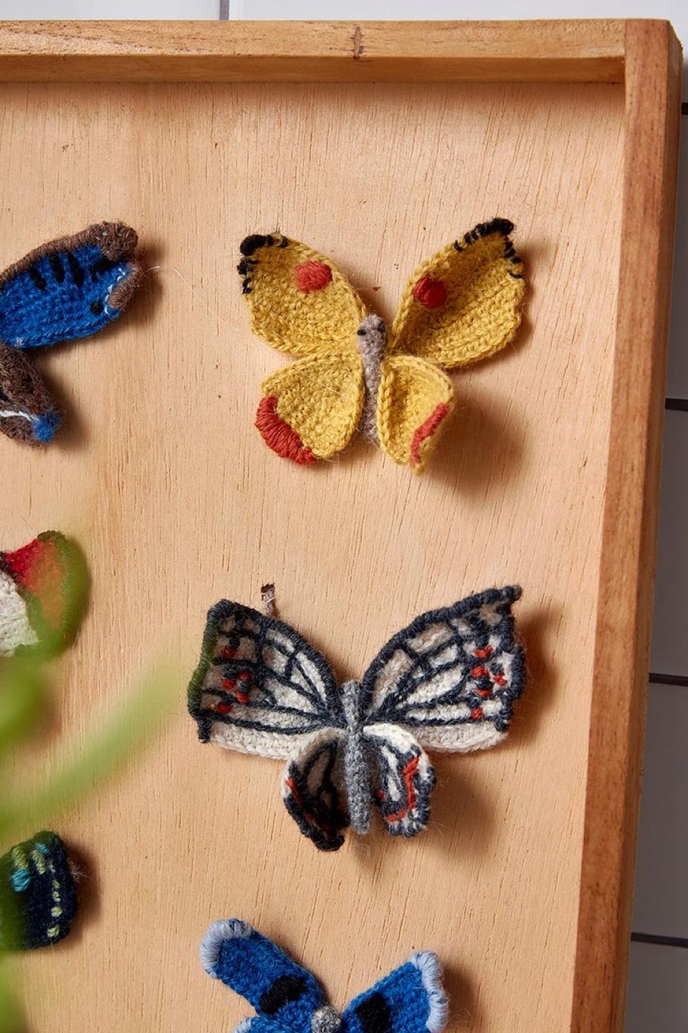 maison ancienne charme eclectique petits détails papillons en crochet cabinet de curiosité