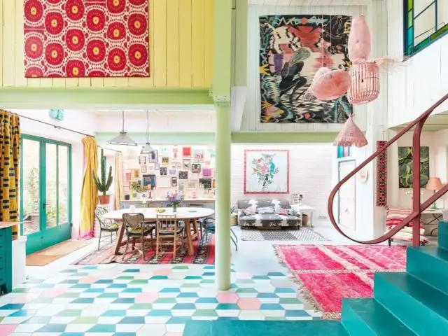 maison couleur pastel douce eclectique aménagement agencement espace de vie cuisine salle à manger et salon ouvert