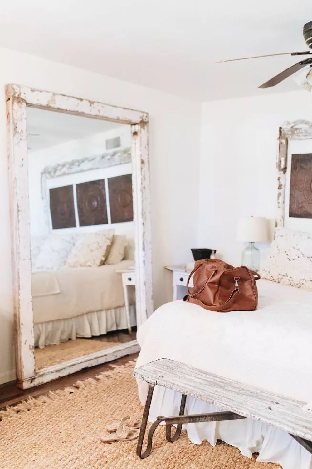 maison rustique moderne recup chambre à coucher adulte grand miroir récupération patine chic