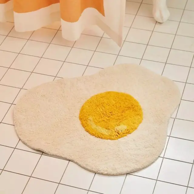 ou trouver deco funky textile Tapis de bain en forme d'œuf au plat