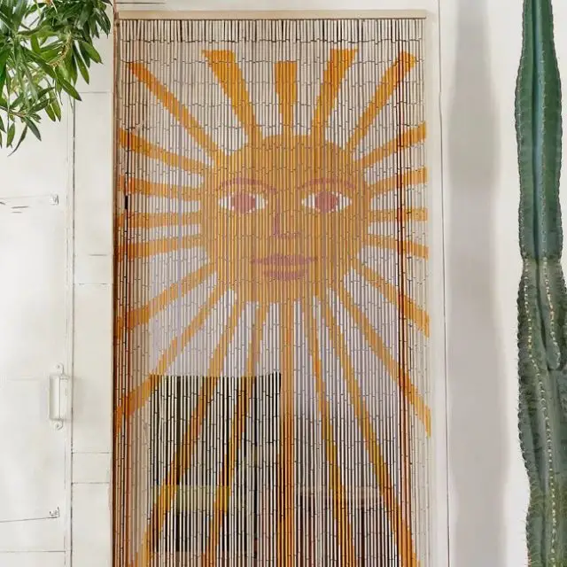 ou trouver deco funky textile Rideau en bambou imprimé visage de soleil