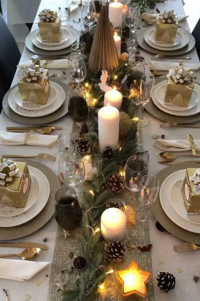 table de noel chic exemples argentée étoiles bougies blanc sapin