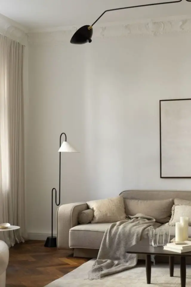 tendance deco 2024 neo minimalisme salon séjour blanc écru canapé beige simple épuré