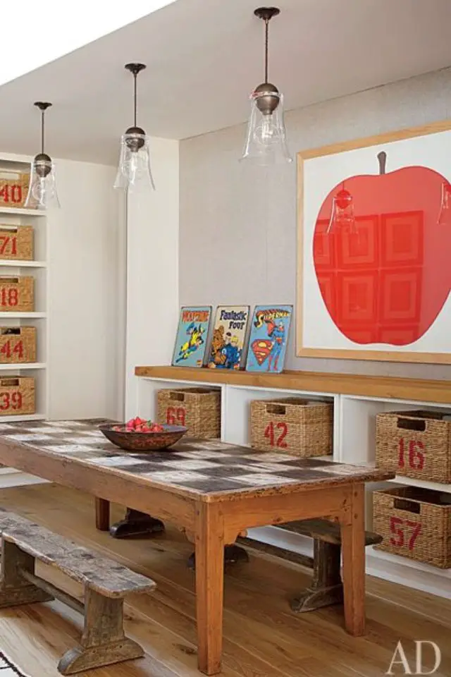 touche couleur chambre enfant grand poster encadré pomme rouge salle de jeux rangement numéroté et coloré
