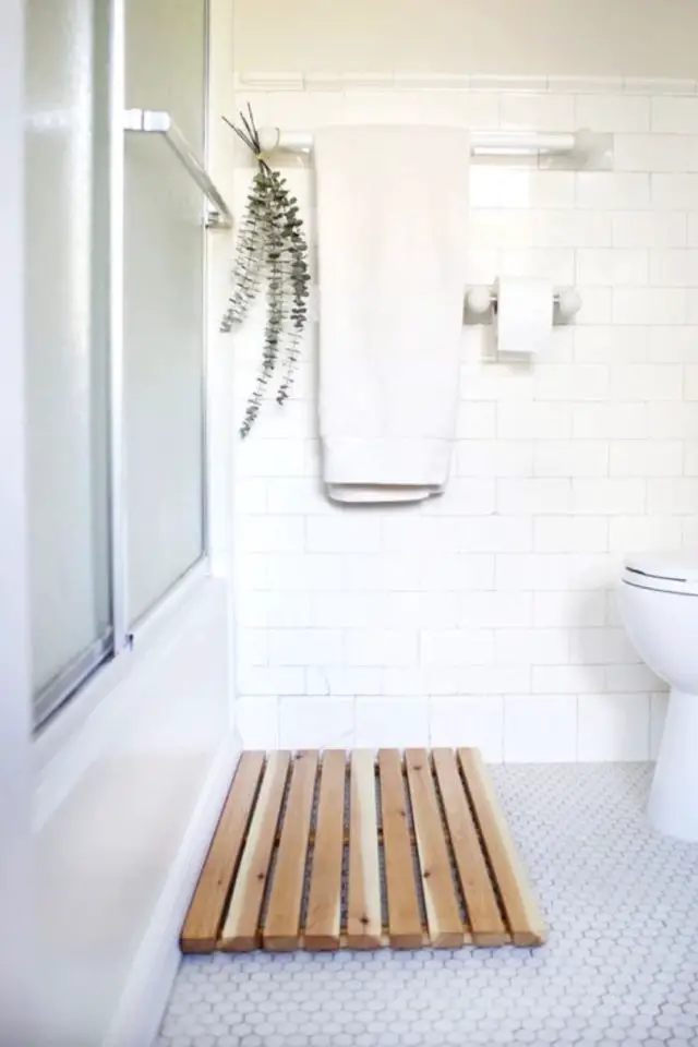 transformer salle de bain en spa blanc bois simple et moderne