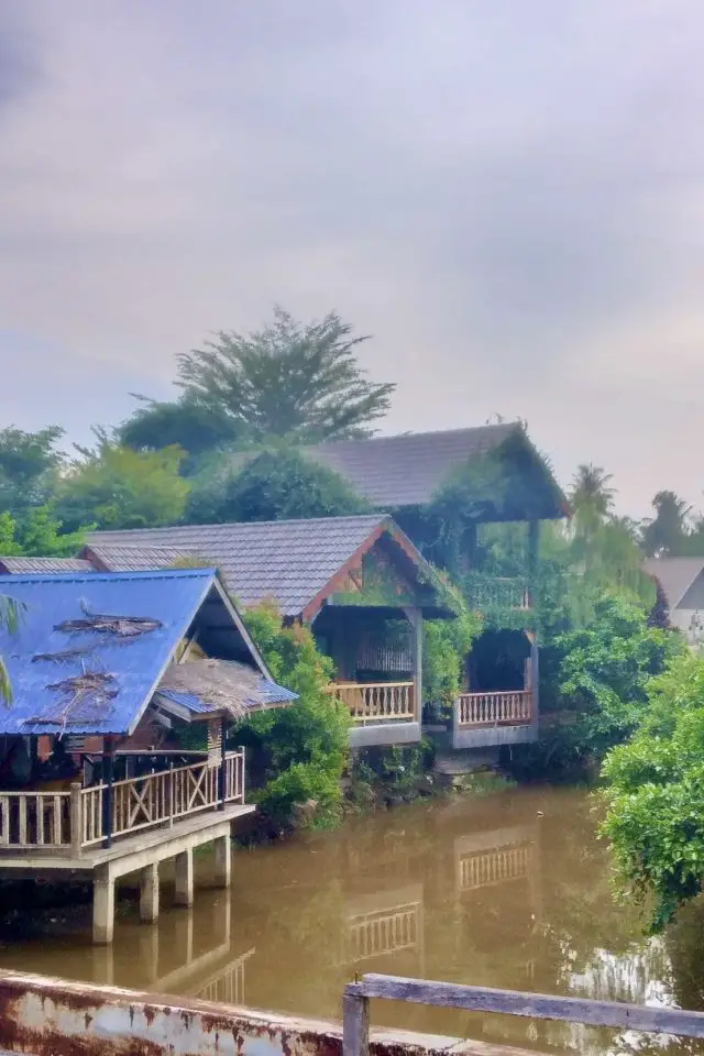 voyage malaisie langkawi 2023 maison traditionnelle au bord de l'eau