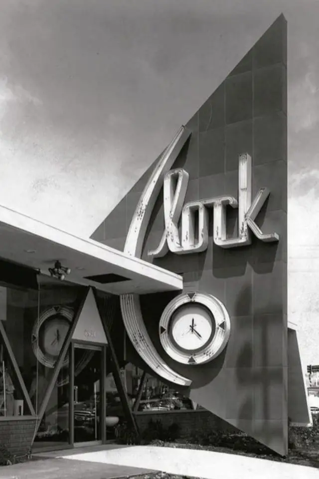 architecture googie annees 50 USA photographie noir et blanc clock géométrique vintage