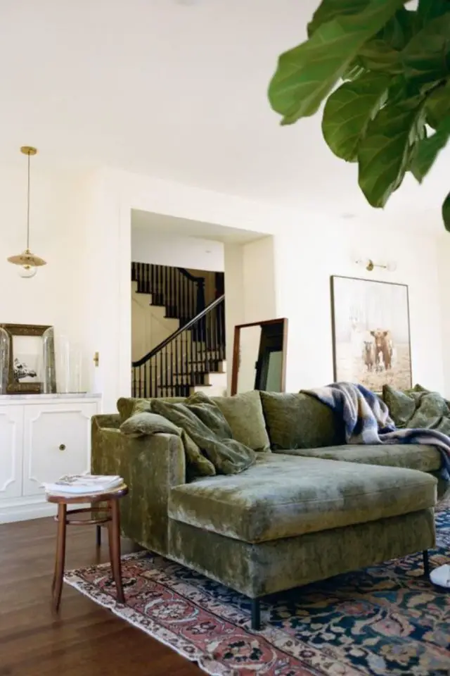 conseils choisir canape angle vert en velours intérieur salon blanc