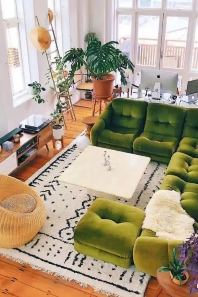 conseils choisir canape angle grand modèle velours vert décoration moderne neutre plantes intérieures tapis berbère