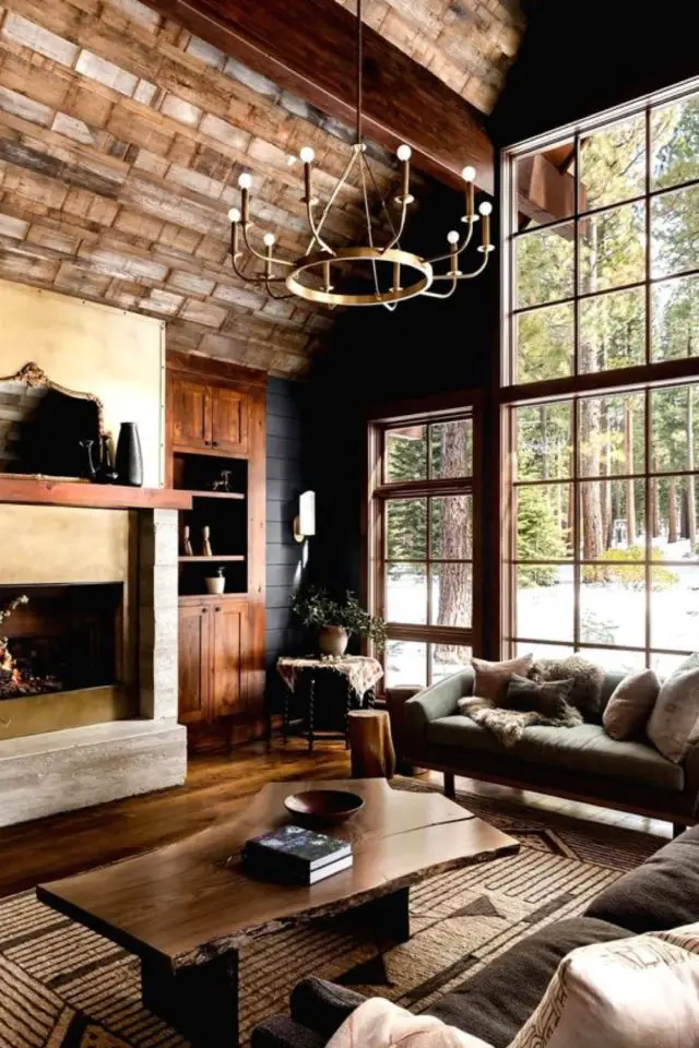 deco style chalet caracteristiques salon séjour grande baie vitrée cheminée bois canapé