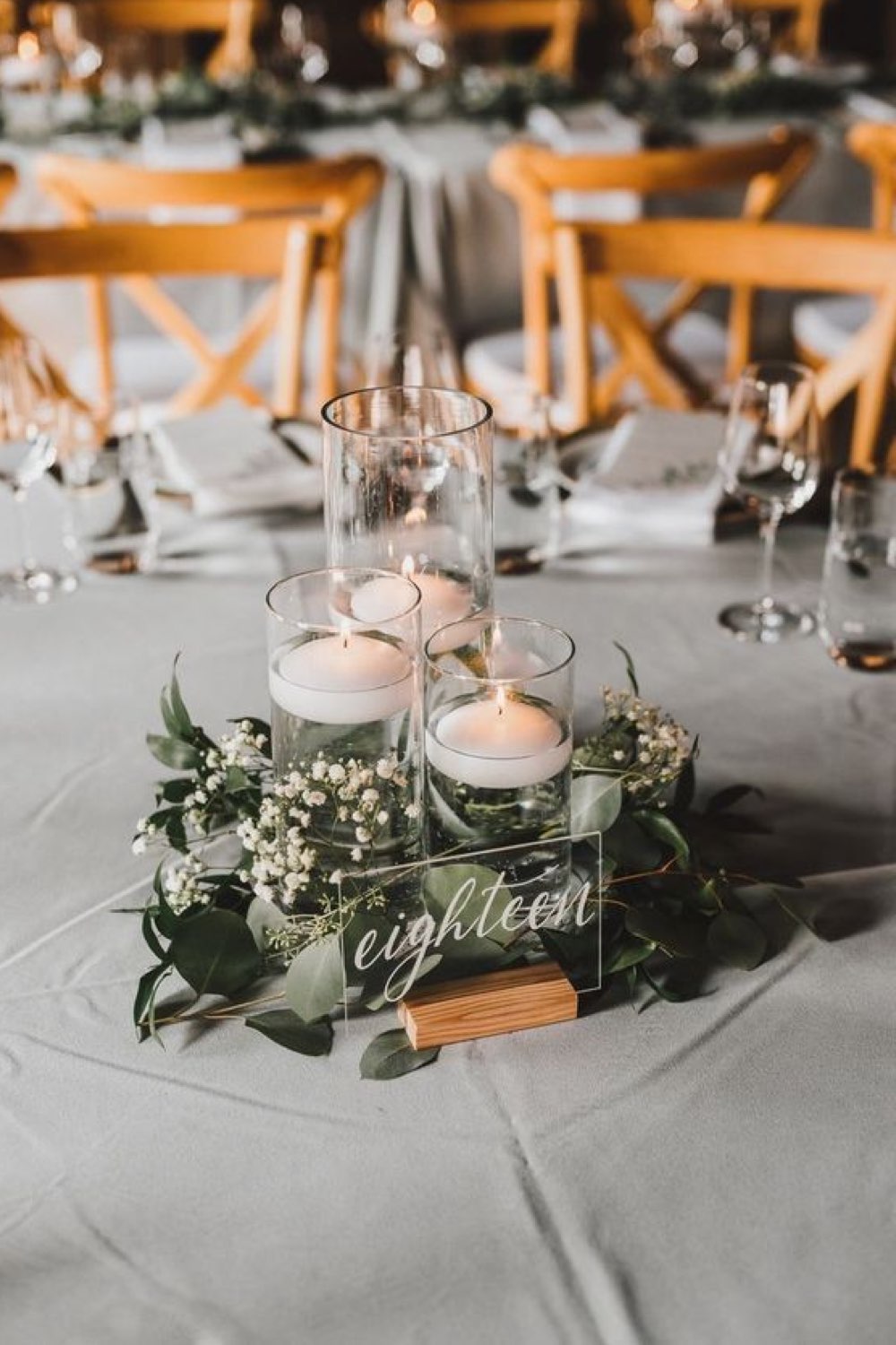 decoration mariage feerie hiver centre de table transparence vase bougies flottante eucalyptus