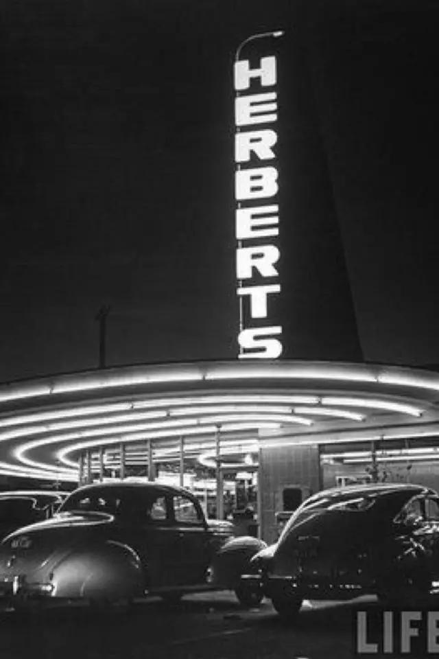 definition style googie vintage architecture futuriste années 60 Etats Unis néon enseigne soucoupe volante