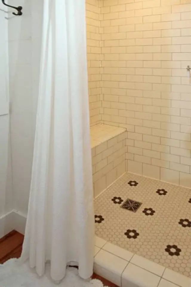 exemple renovation chalet bord lac sol de la douche mosaïque vintage