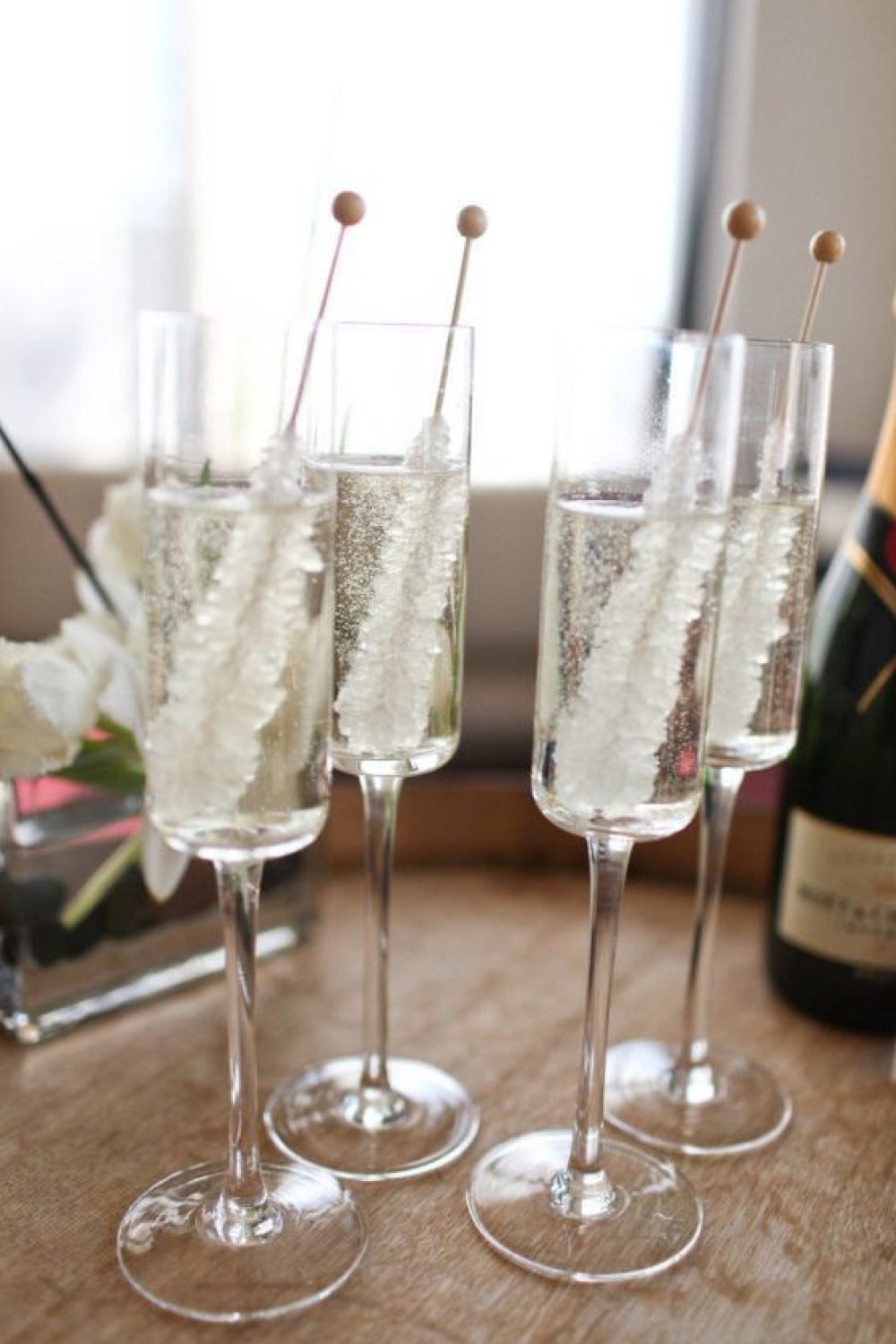 idee decoration mariage hiver décor table glaçon original coupe de champagne