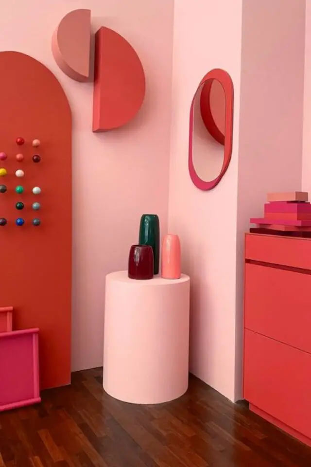 association couleur rose rouge decoration mélange peinture et meubles modernes