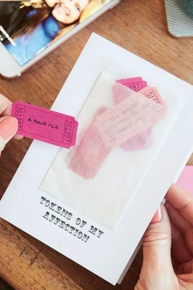 carte saint valentin a fabriquer pochette avec coupons de cinéma rose idées bons cadeaux facile à faire à imprimer