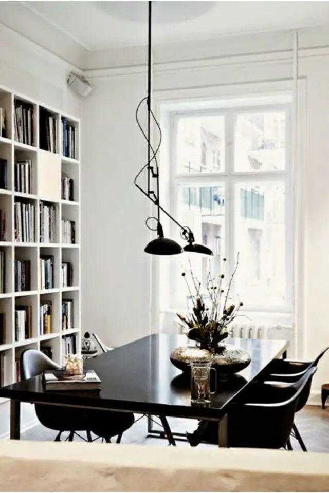 decor slow et masculin a copier bibliothèque blanche salle à manger table noire espace lumineux