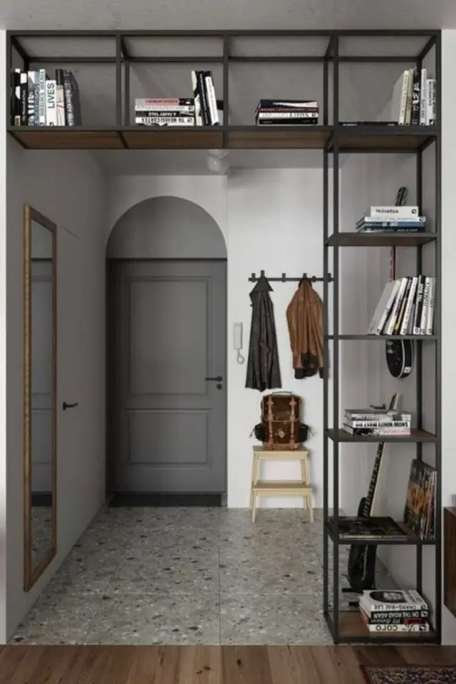 decor slow et masculin a copier bibliothèque claustra métal et bois séparation espace entrée et pièce de vie 