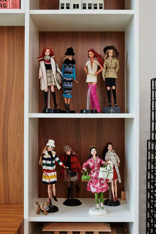 demenagement appartement plus petit elegant collection Barbie anciennes vêtements haute coture objets décoratifs