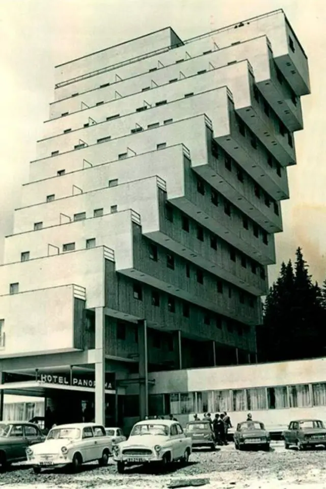 exemple construction architecture brutalisme complexe comme un escaliers à l'envers expression design futuriste gravité