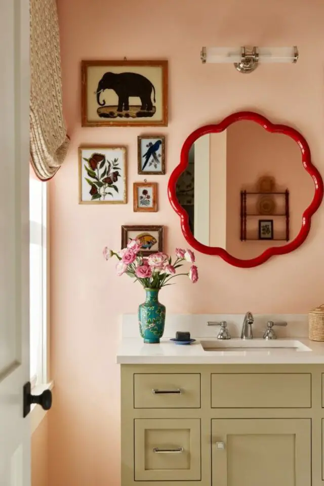 exemple deco rose et rouge salle de bain classique peinture nude miroir moderne design fleur