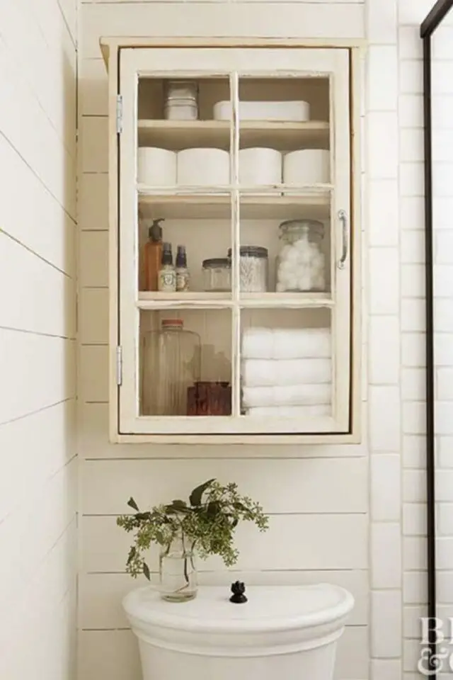 exemple rangement complementaire salle de bain meuble récup' vitré au dessus des toilettes