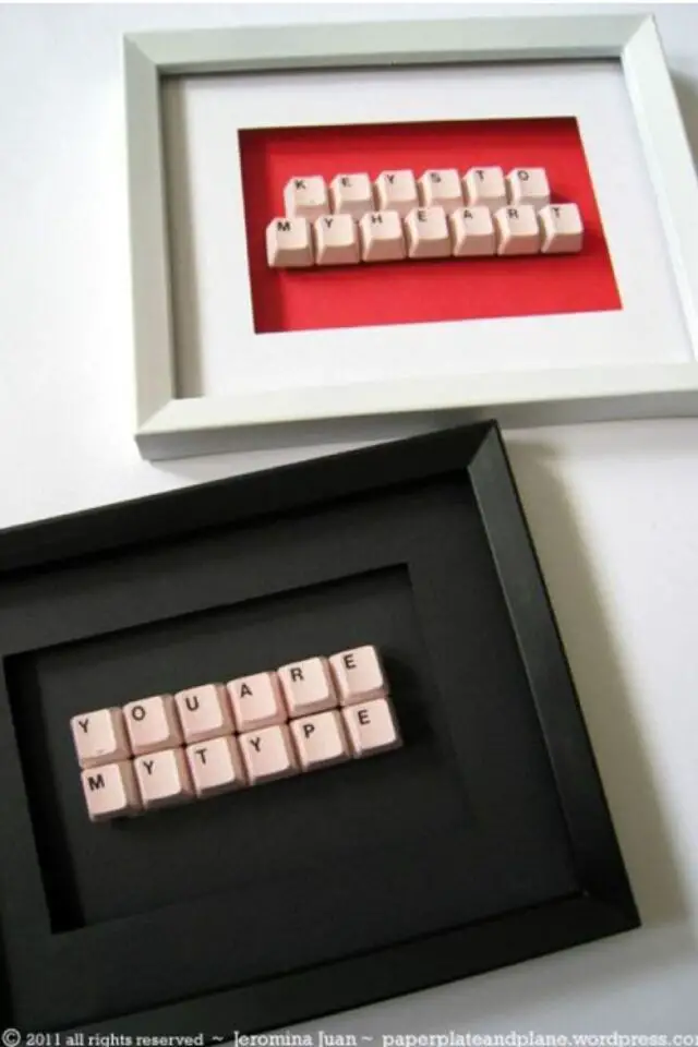 idée bricolage cadeau saint valentin cadre message avec touche de vieux claviers récup'