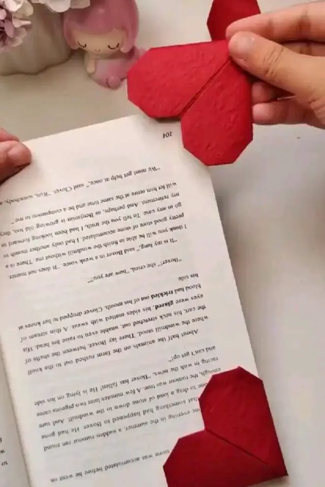 idée bricolage saint valentin origami coeur rouge marque-page pas cher
